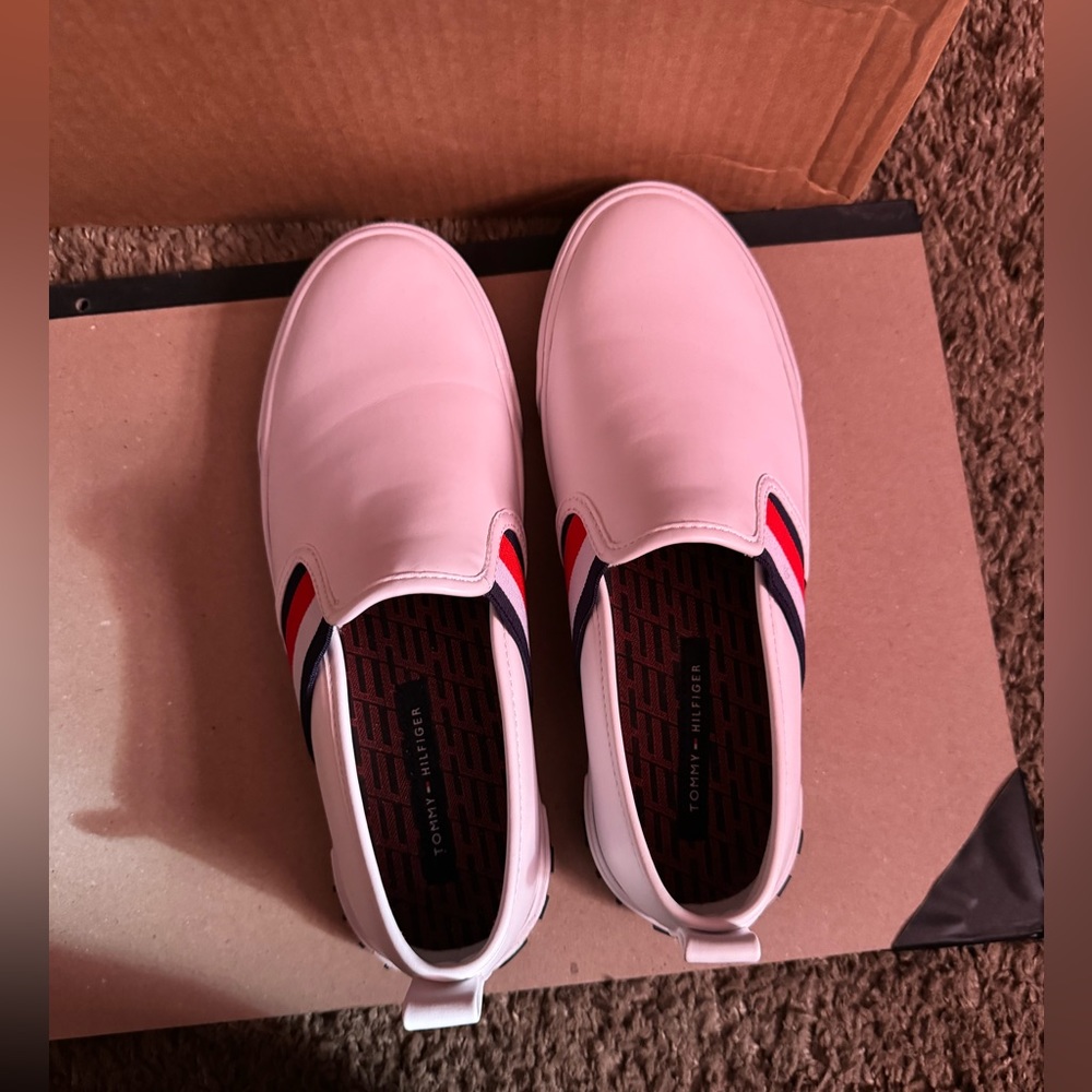 TOMMY HILFIGER SIZE 7 MEN WHITE SLIP ON SHOE WORN ONCE